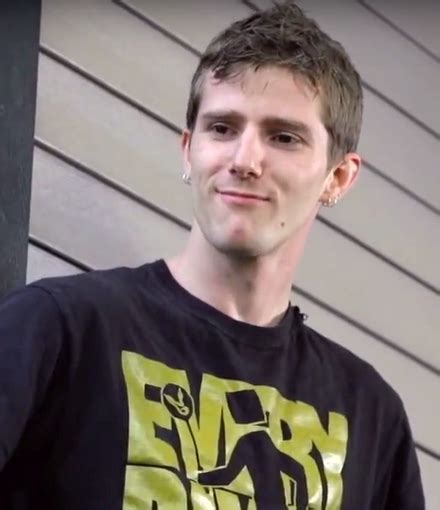 Linus Gsebastian (@LinusGsebastian) .